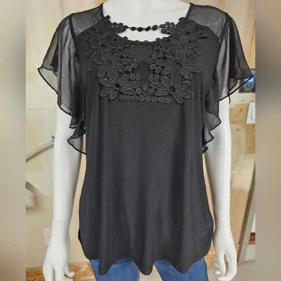Emma & Olive Short Sleeve Floral Lace Neckline Blouse Size L - Picture 3 of 11
